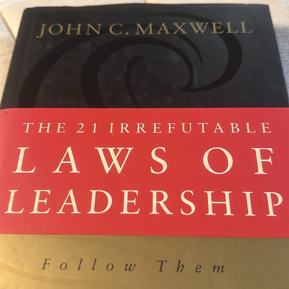 The 21 Irrefutable Laws of Leadership: Follow Them and People Will Follo…